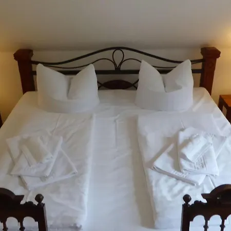 Lejlighed Gut-rattelvitz-galerie-d-hochwertig-sauna-kamin-etankstelle-spielscheune-15-000qm-parkland *