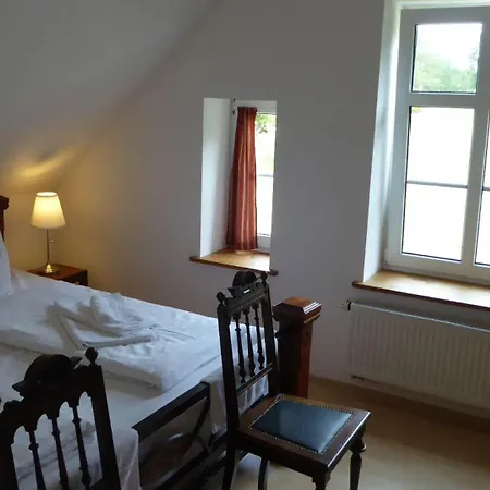 Gut-rattelvitz-galerie-d-hochwertig-sauna-kamin-etankstelle-spielscheune-15-000qm-parkland *