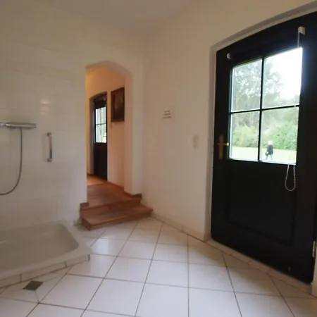 Gut-rattelvitz-galerie-d-hochwertig-sauna-kamin-etankstelle-spielscheune-15-000qm-parkland Lejlighed *