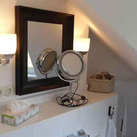 Gut-rattelvitz-galerie-d-hochwertig-sauna-kamin-etankstelle-spielscheune-15-000qm-parkland