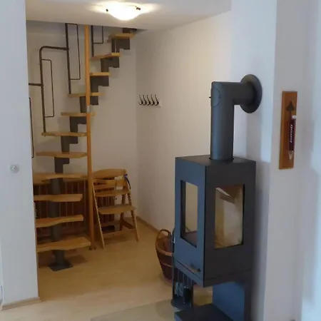 Gut-rattelvitz-galerie-d-hochwertig-sauna-kamin-etankstelle-spielscheune-15-000qm-parkland *