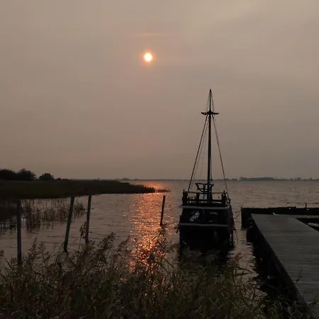 Gut-rattelvitz-galerie-d-hochwertig-sauna-kamin-etankstelle-spielscheune-15-000qm-parkland Lejlighed *