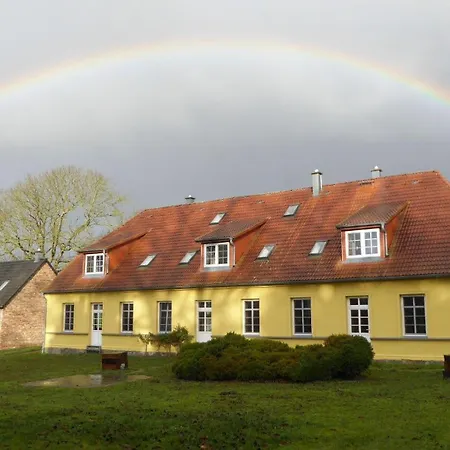 Gut-rattelvitz-galerie-d-hochwertig-sauna-kamin-etankstelle-spielscheune-15-000qm-parkland * Gingst