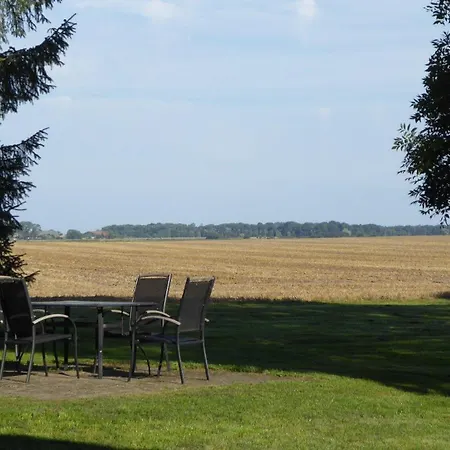 Gut-rattelvitz-galerie-d-hochwertig-sauna-kamin-etankstelle-spielscheune-15-000qm-parkland