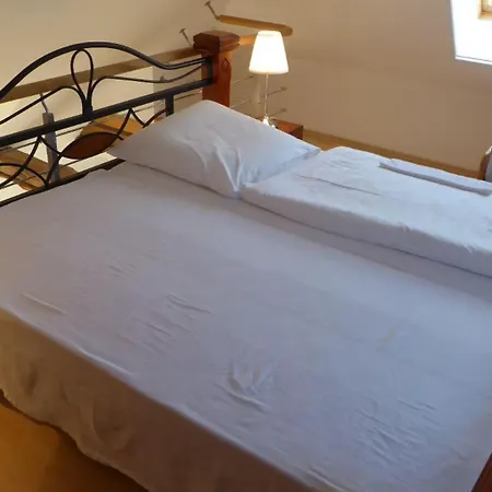 Gut-rattelvitz-galerie-d-hochwertig-sauna-kamin-etankstelle-spielscheune-15-000qm-parkland Gingst