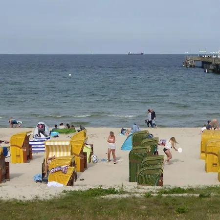 Gut-rattelvitz-galerie-d-hochwertig-sauna-kamin-etankstelle-spielscheune-15-000qm-parkland Lejlighed