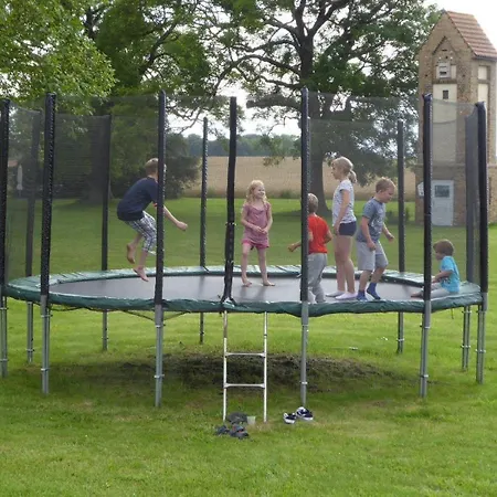 Gut-rattelvitz-galerie-d-hochwertig-sauna-kamin-etankstelle-spielscheune-15-000qm-parkland Lejlighed *