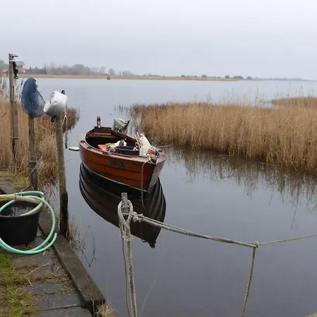 Gut-rattelvitz-galerie-d-hochwertig-sauna-kamin-etankstelle-spielscheune-15-000qm-parkland * Gingst