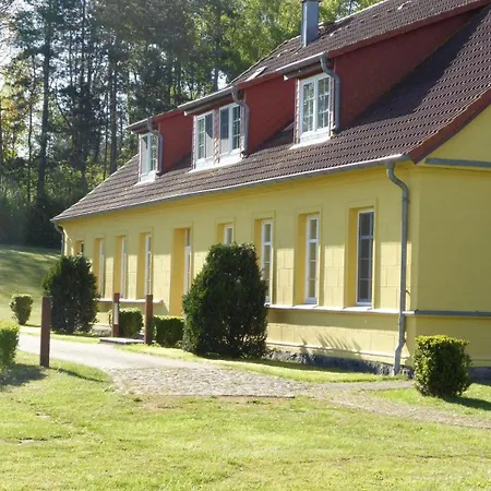 Gut-rattelvitz-galerie-d-hochwertig-sauna-kamin-etankstelle-spielscheune-15-000qm-parkland *