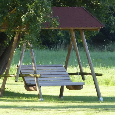 Gut-rattelvitz-galerie-d-hochwertig-sauna-kamin-etankstelle-spielscheune-15-000qm-parkland Apartment