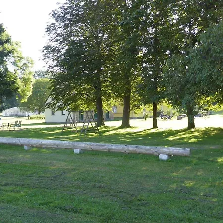 Gut-rattelvitz-galerie-d-hochwertig-sauna-kamin-etankstelle-spielscheune-15-000qm-parkland Lejlighed Gingst