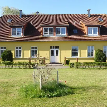 Lejlighed Gut-rattelvitz-galerie-d-hochwertig-sauna-kamin-etankstelle-spielscheune-15-000qm-parkland *