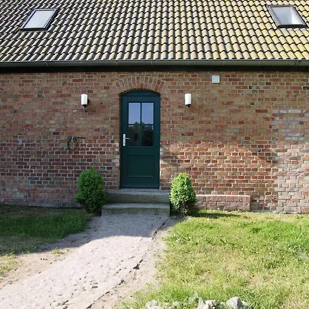 Gut-rattelvitz-galerie-d-hochwertig-sauna-kamin-etankstelle-spielscheune-15-000qm-parkland *