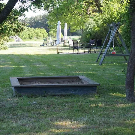 Gut-rattelvitz-galerie-d-hochwertig-sauna-kamin-etankstelle-spielscheune-15-000qm-parkland Lejlighed