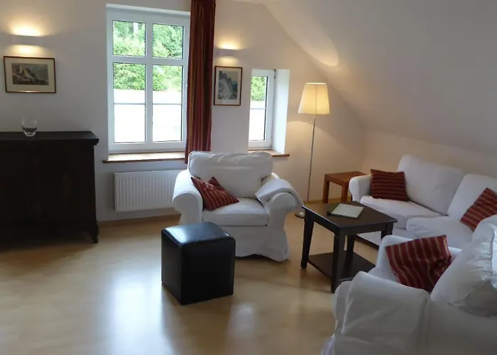 Gut-rattelvitz-galerie-d-hochwertig-sauna-kamin-etankstelle-spielscheune-15-000qm-parkland Apartman Gingst