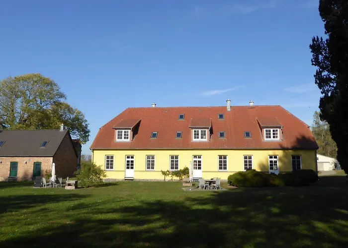 Apartman Gut-rattelvitz-galerie-d-hochwertig-sauna-kamin-etankstelle-spielscheune-15-000qm-parkland