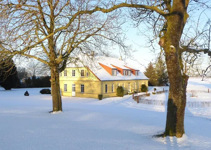 Gut-rattelvitz-galerie-d-hochwertig-sauna-kamin-etankstelle-spielscheune-15-000qm-parkland Apartman