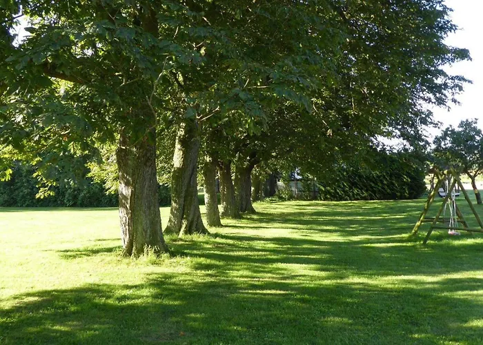 Gut-rattelvitz-galerie-d-hochwertig-sauna-kamin-etankstelle-spielscheune-15-000qm-parkland Apartman *