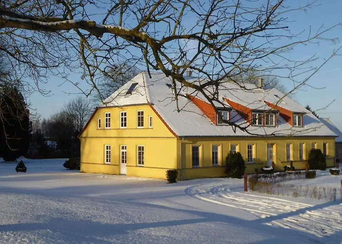 Gut-rattelvitz-galerie-d-hochwertig-sauna-kamin-etankstelle-spielscheune-15-000qm-parkland Apartman