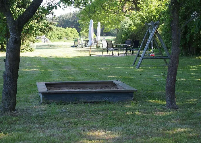 Gut-rattelvitz-galerie-d-hochwertig-sauna-kamin-etankstelle-spielscheune-15-000qm-parkland Apartman